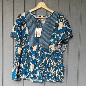 Knox Rose Blue and Cream Floral Blouse
Size M